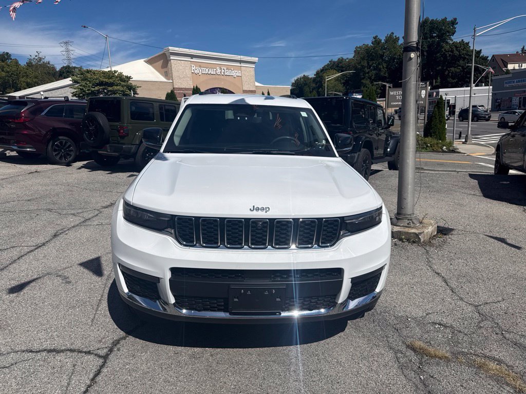 Used 2023 White Jeep Limited image 2