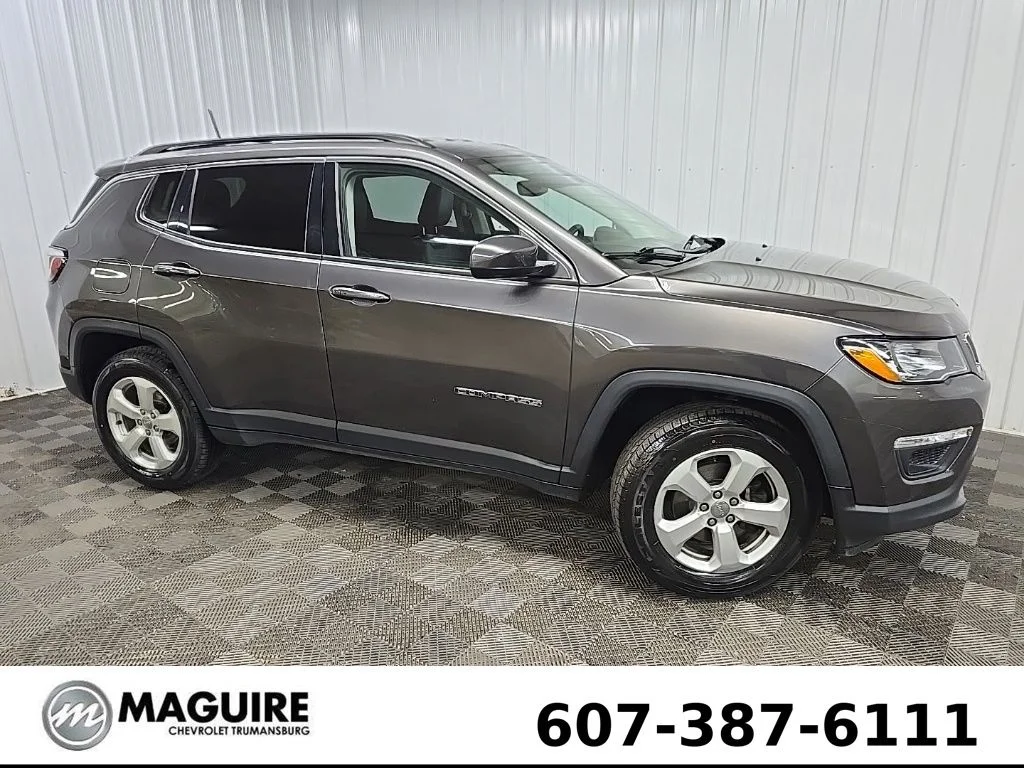 Used 2019 Gray Jeep Latitude image 1