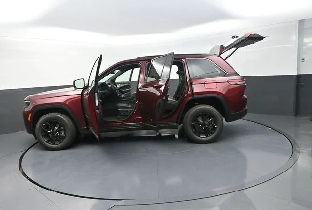 New 2026 Velvet Red Pearlcoat Jeep Altitude image 31