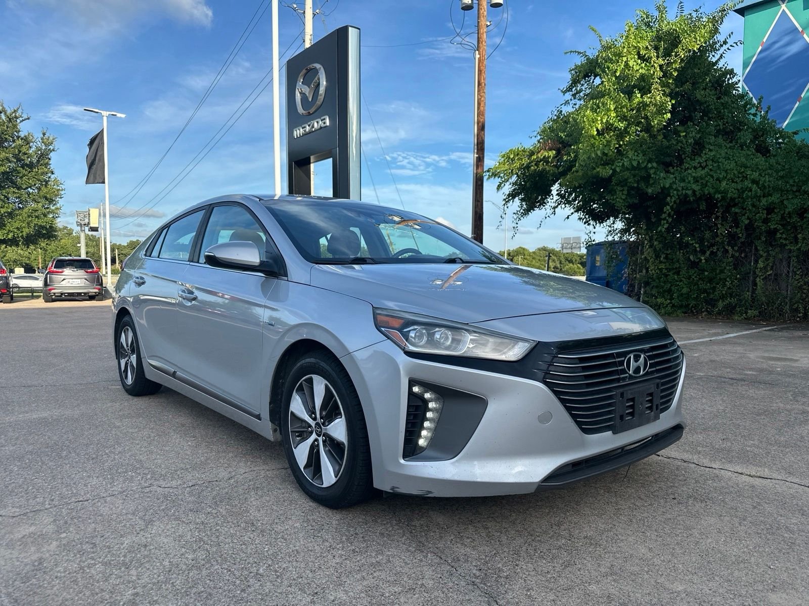 Used 2019 Silver Metallic Hyundai Limited image 2