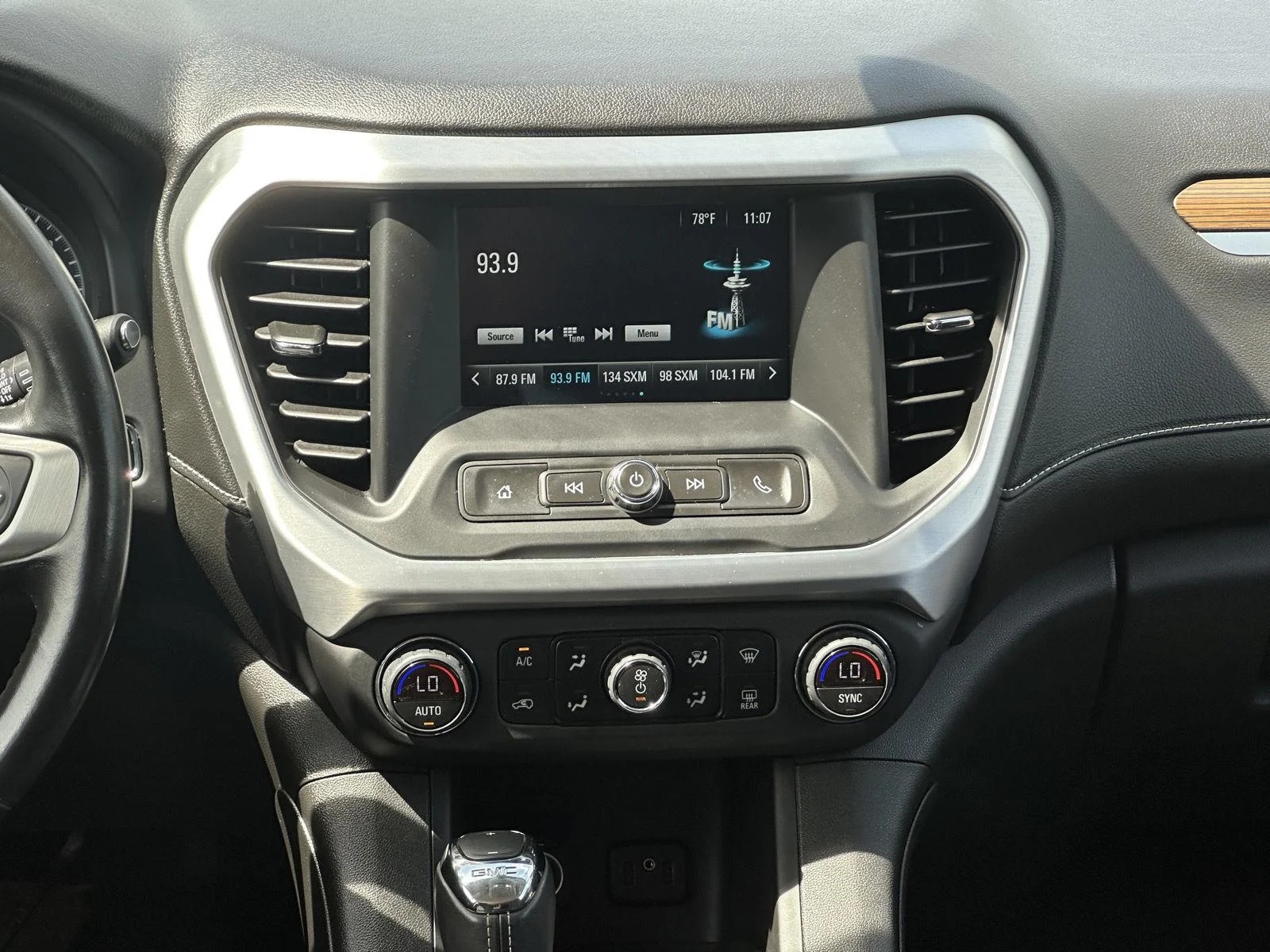 Used 2019 Ebony Twilight Metallic GMC SLE image 13