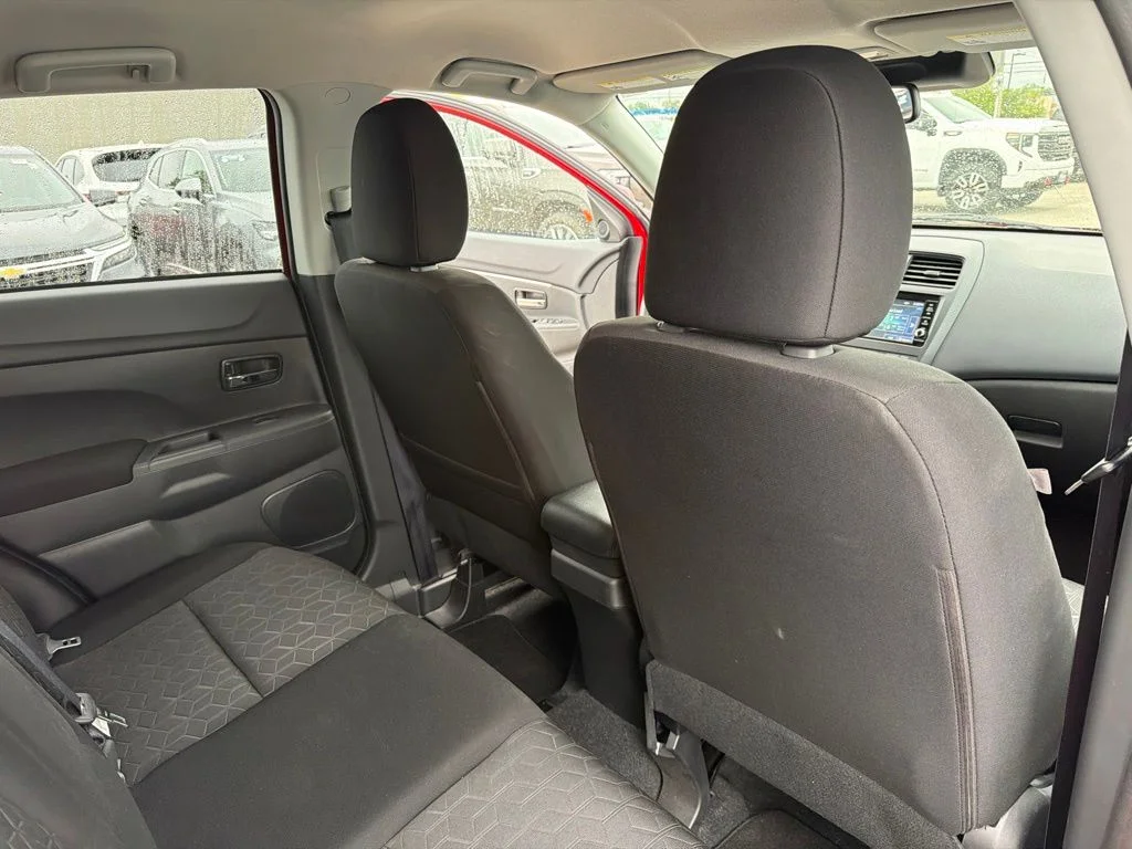 Used 2021  Mitsubishi 2.0 ES image 25