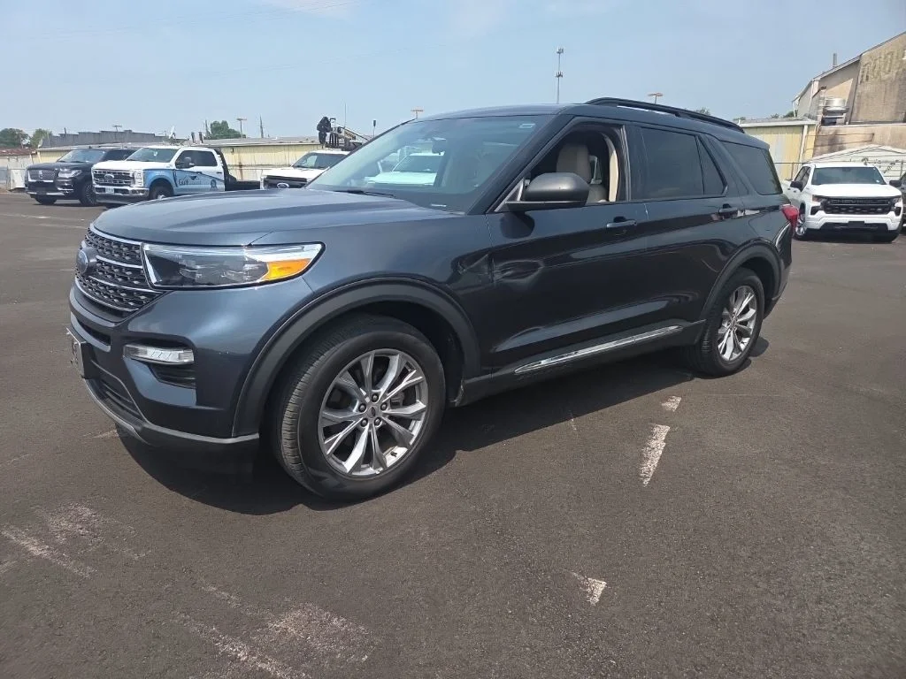 Certified Used 2022 Blue Ford XLT image 4