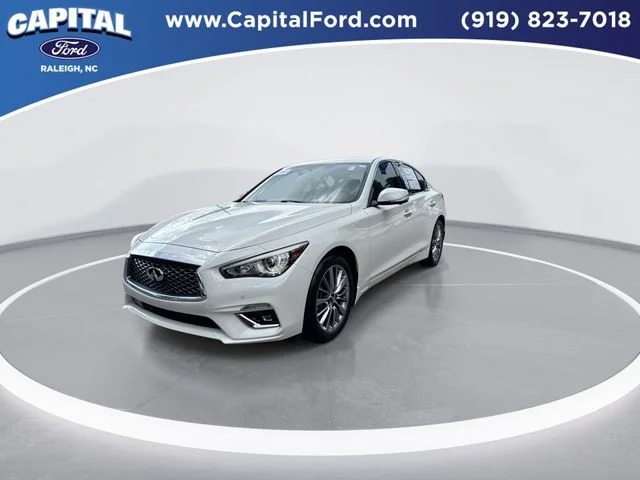 Used 2023 White INFINITI LUXE image 4