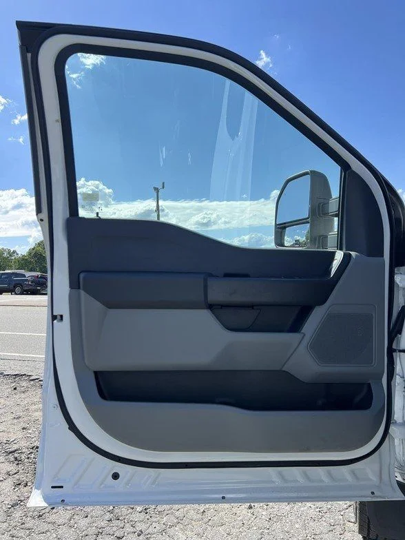 Used 2025 White Ford XL image 9