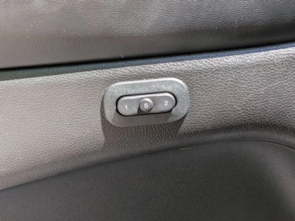 Used 2021 Gray Jeep Limited image 13