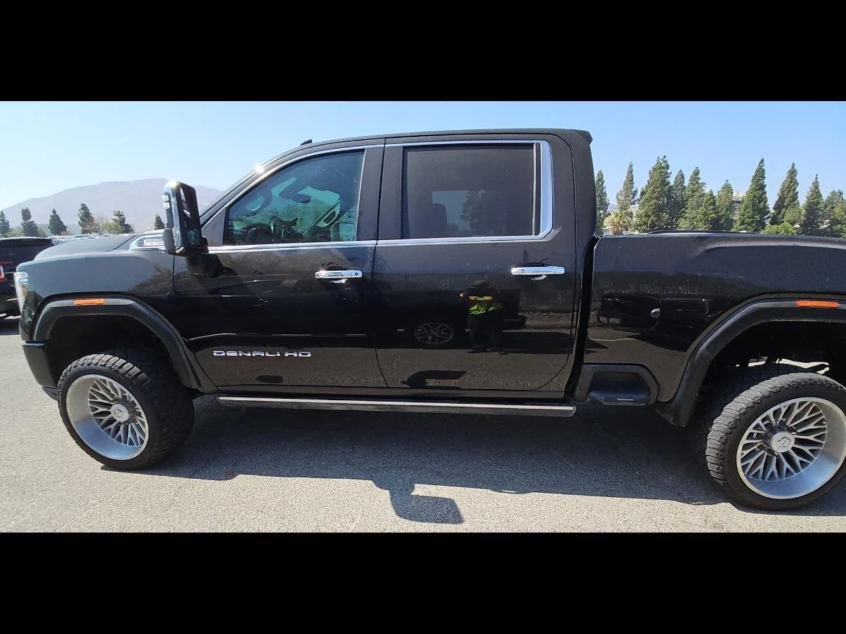 Used 2022 Ebony Twilight Metallic GMC Denali image 5