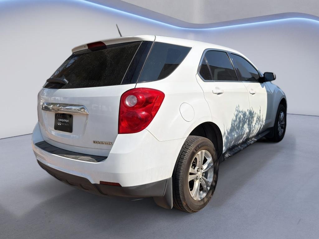 Used 2015 white Chevrolet LS image 3