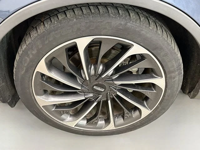 Used 2020 Blue Lincoln Reserve image 34