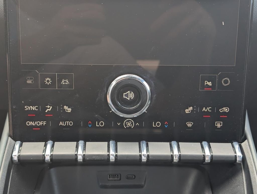 Used 2026 White GMC AT4 image 22