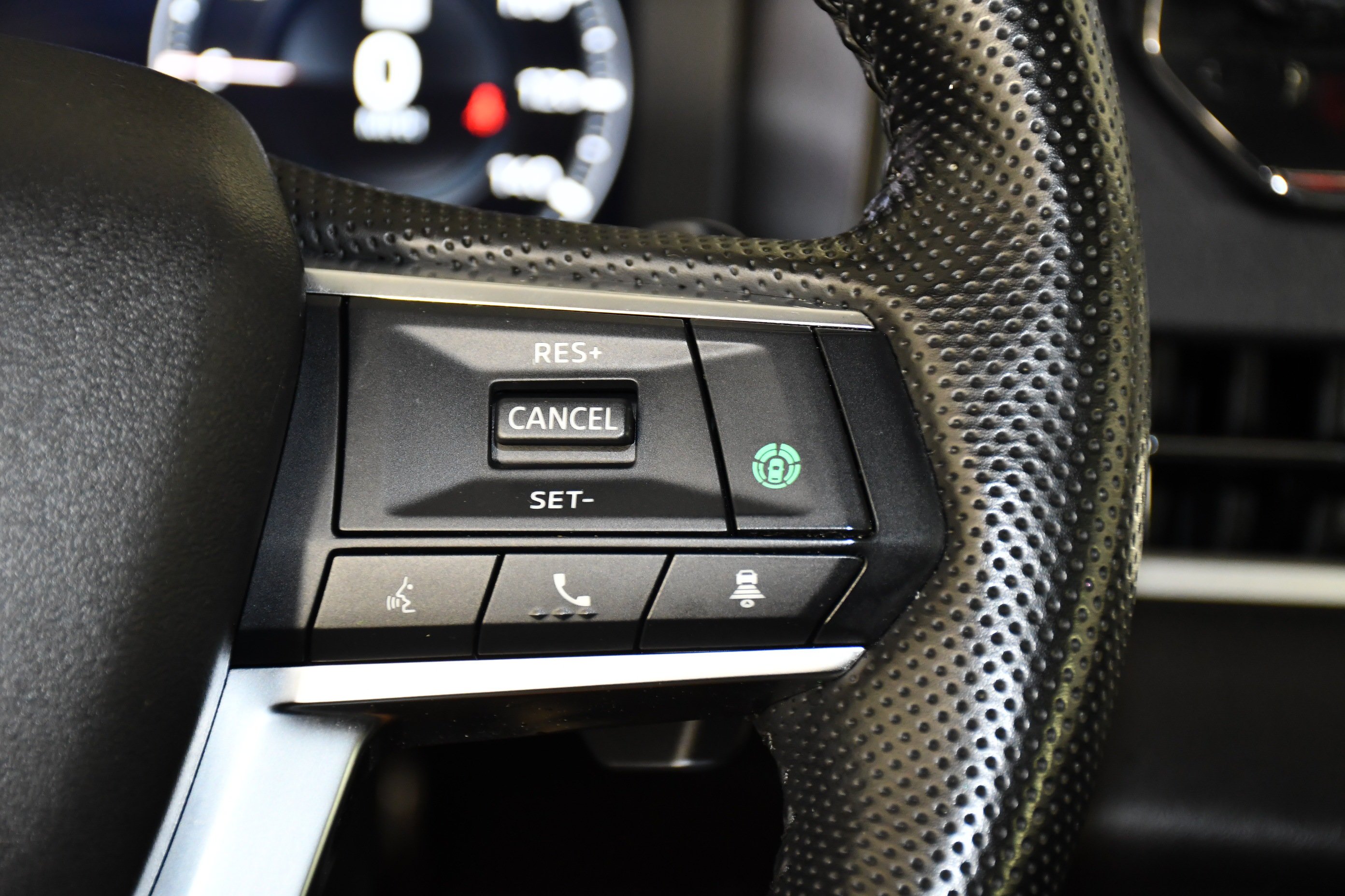 Certified Used 2024 Black Diamond Mitsubishi SE image 21