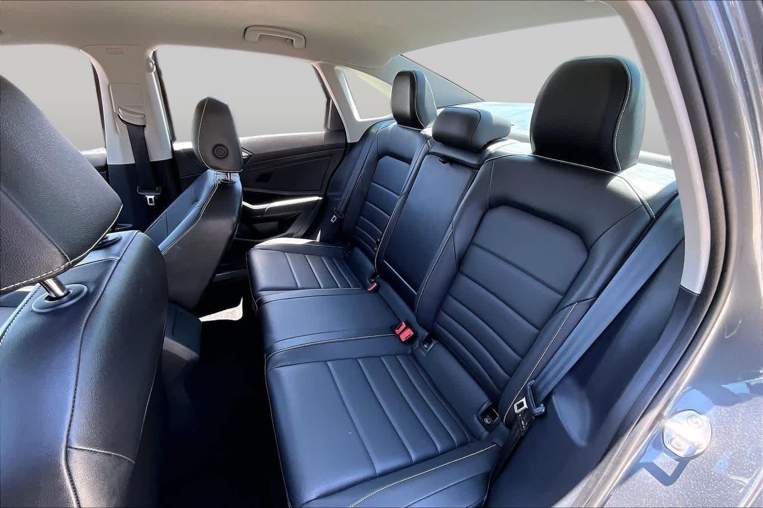 Used 2024 Platinum Gray Metallic Volkswagen SE image 19