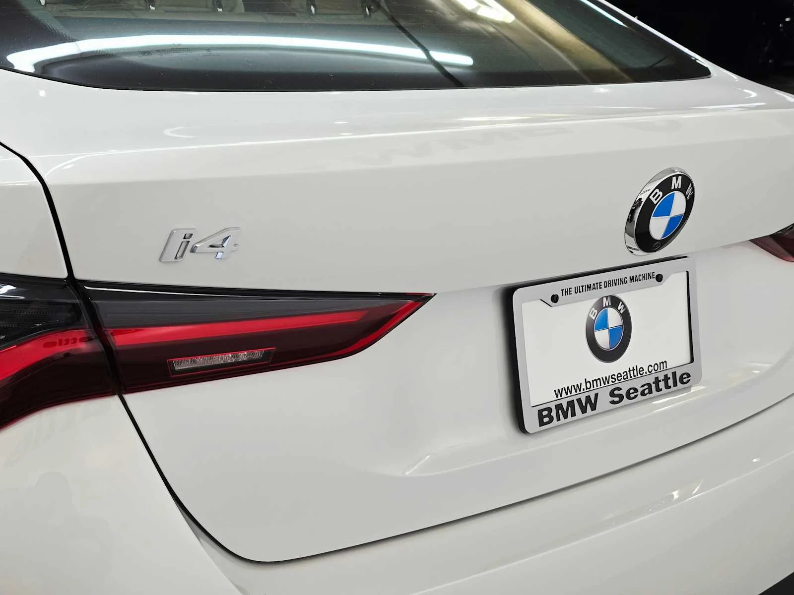 New 2026 Mineral White Metallic BMW xDrive40 image 7