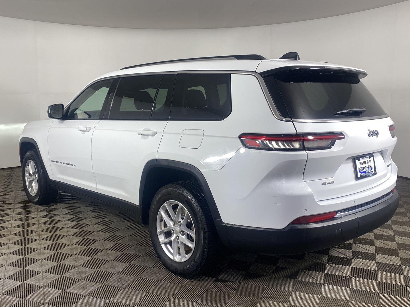 Used 2023 Bright White Clearcoat Jeep Laredo image 4