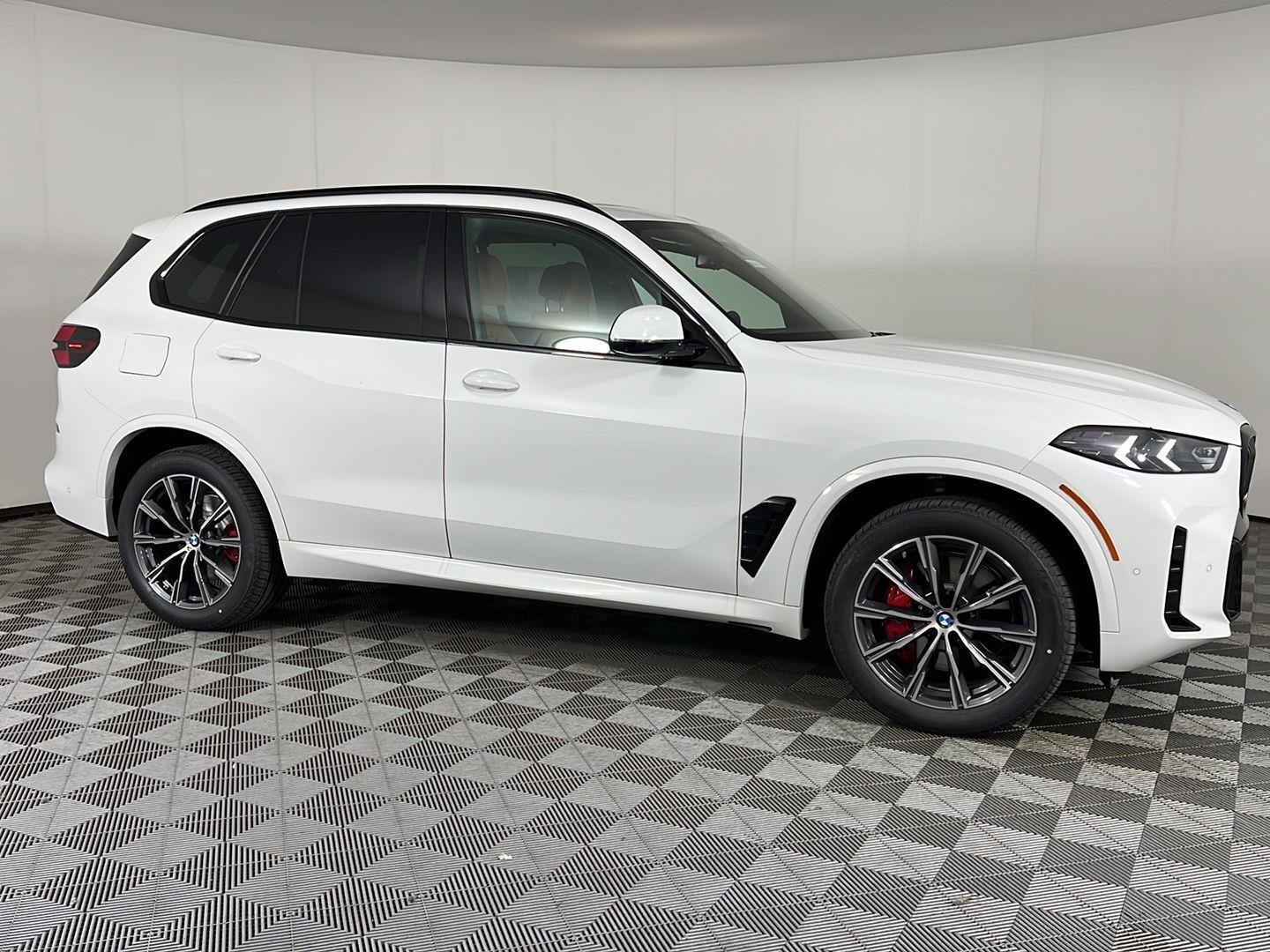 New 2026 Alpine White BMW xDrive40i image 15