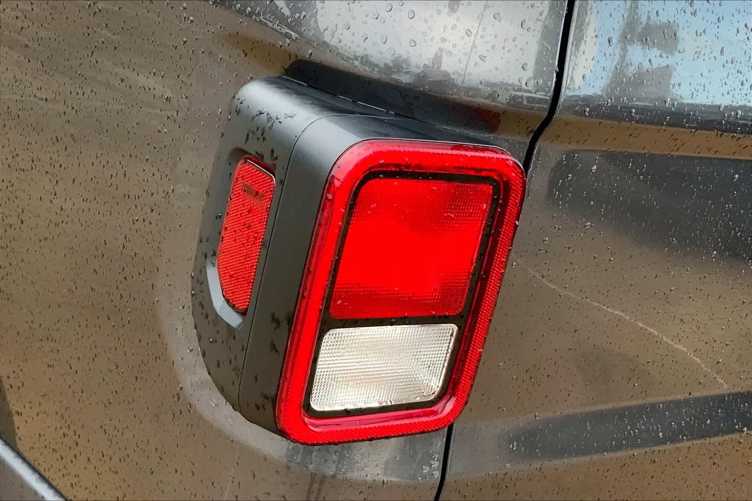 New 2026 Granite Crystal Metallic Clearcoat Jeep Sport S image 14