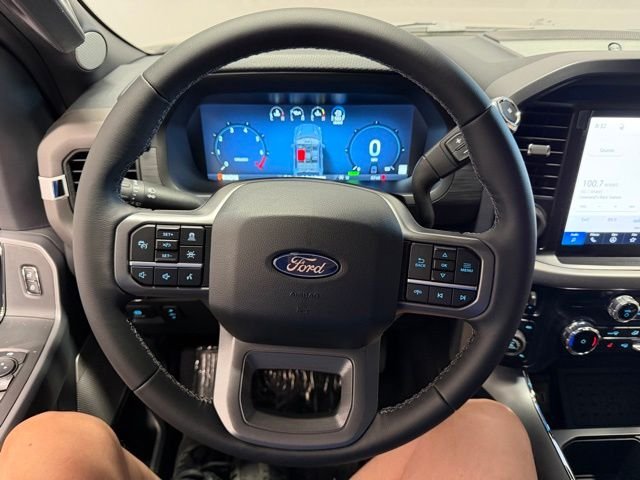 New 2026 Carbonized Gray Metallic Ford XLT image 32
