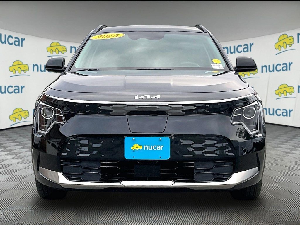 Used 2025 Black Kia Wind image 2