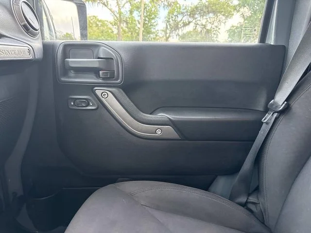Used 2015 Gray Jeep Unlimited Sport image 28