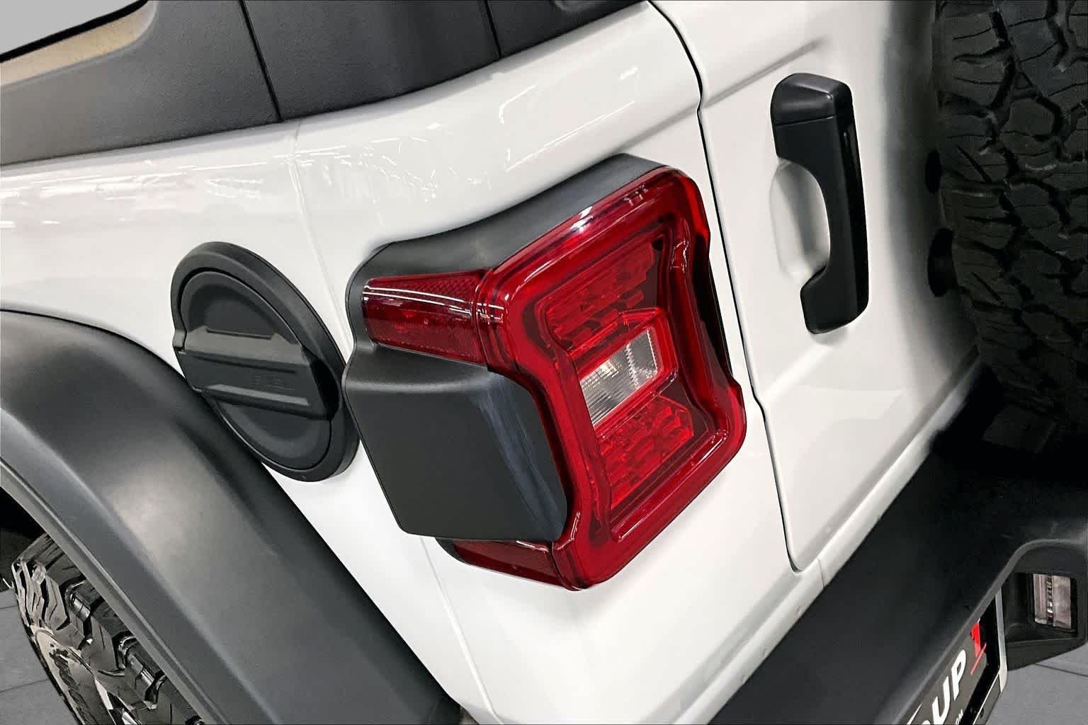Used 2026 Bright White Clearcoat Jeep Rubicon image 28