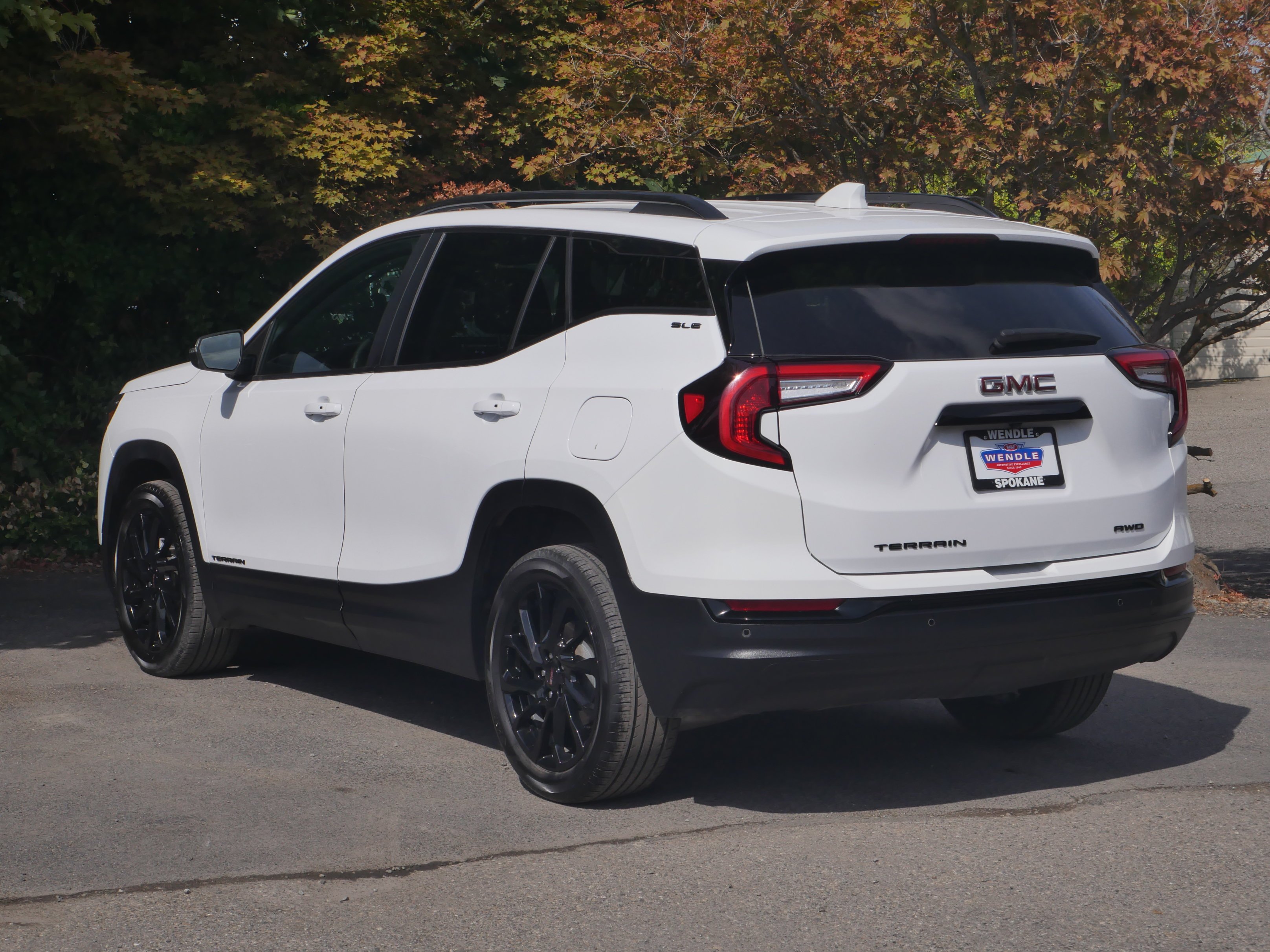 Used 2024 Summit White GMC SLE image 20