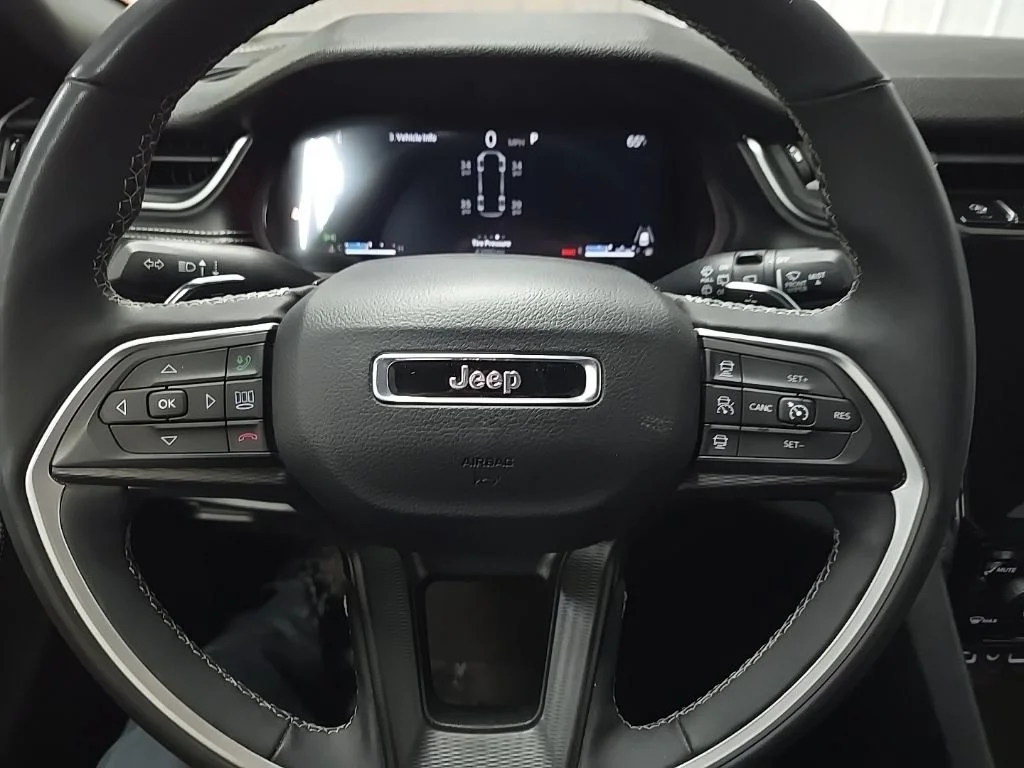 Used 2024 Black Jeep Altitude image 18