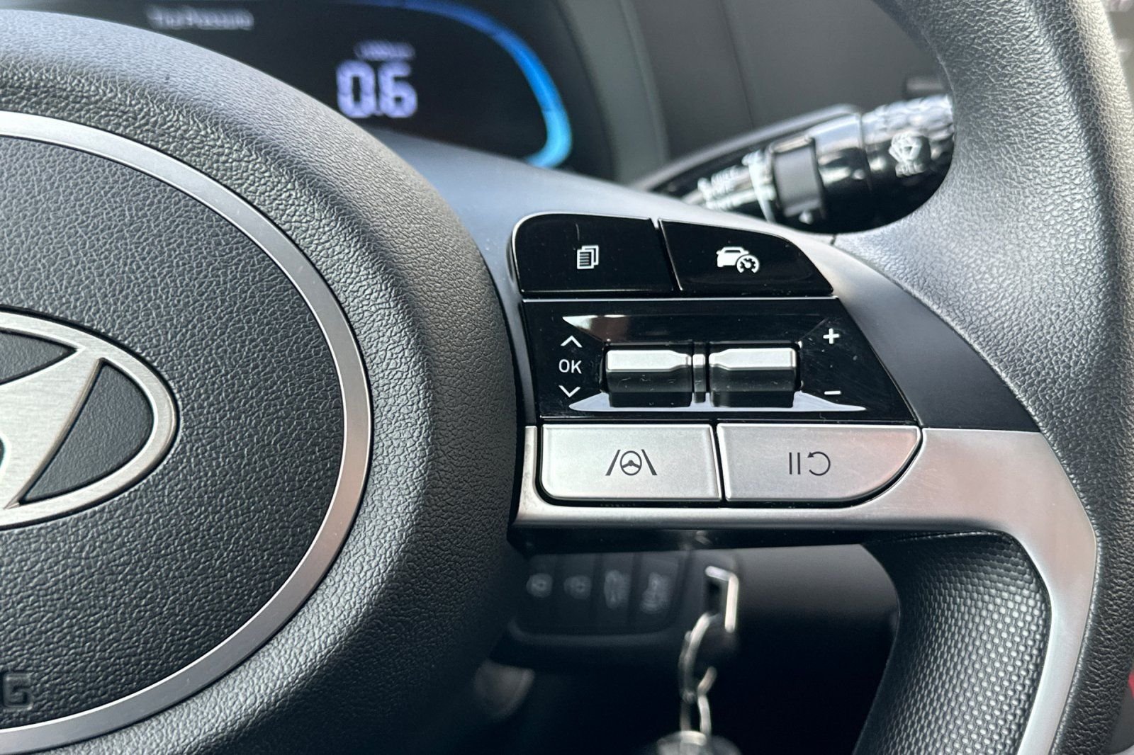 Certified Used 2025 Gray Hyundai SE image 24