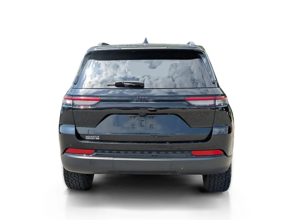 Used 2025 Black Jeep Altitude X image 8