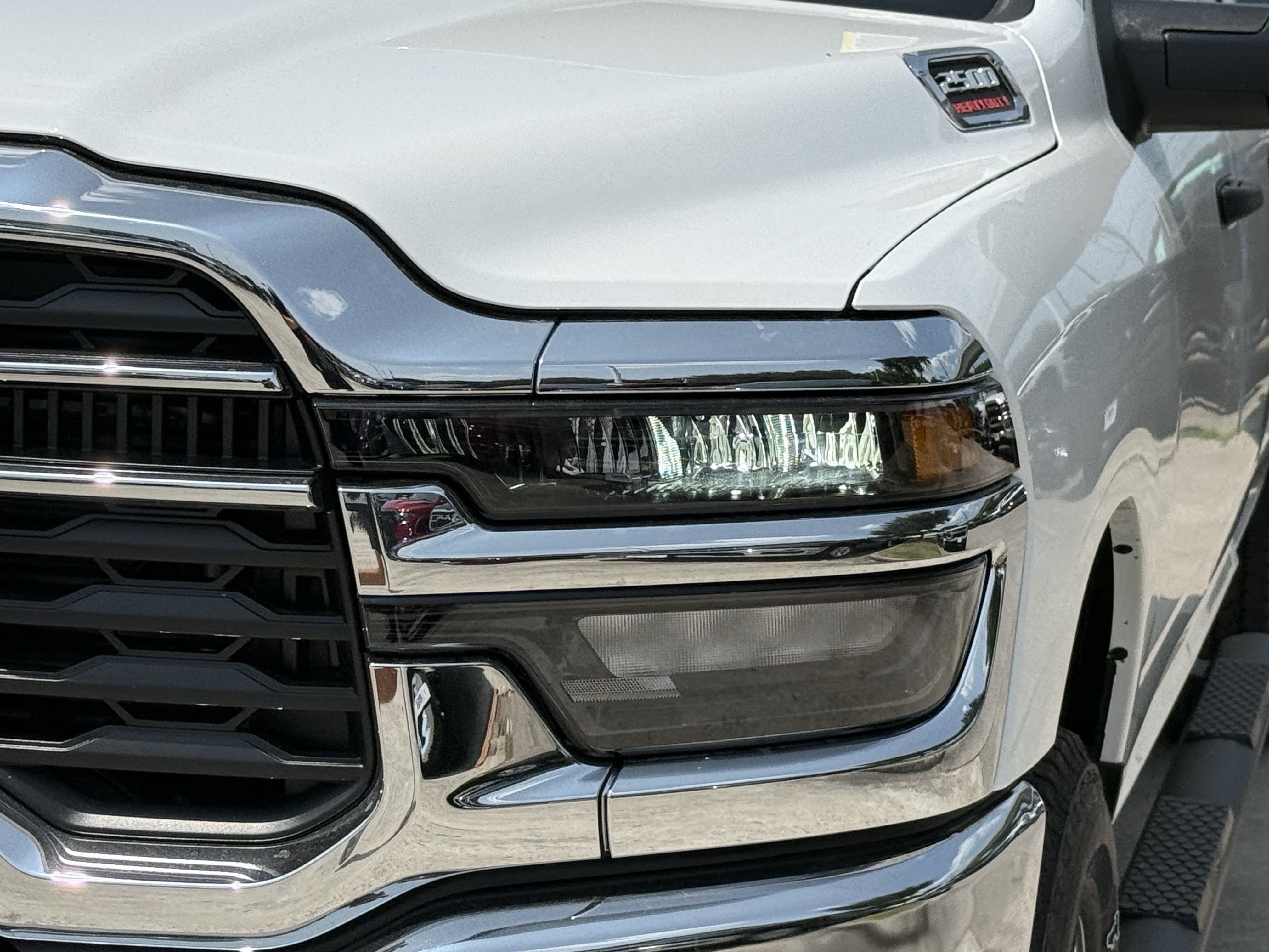 New 2026 Bright White Clear-Coat Exterior Paint RAM Tradesman image 7