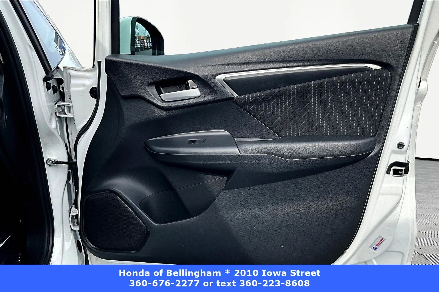 Used 2018 White Honda EX image 25