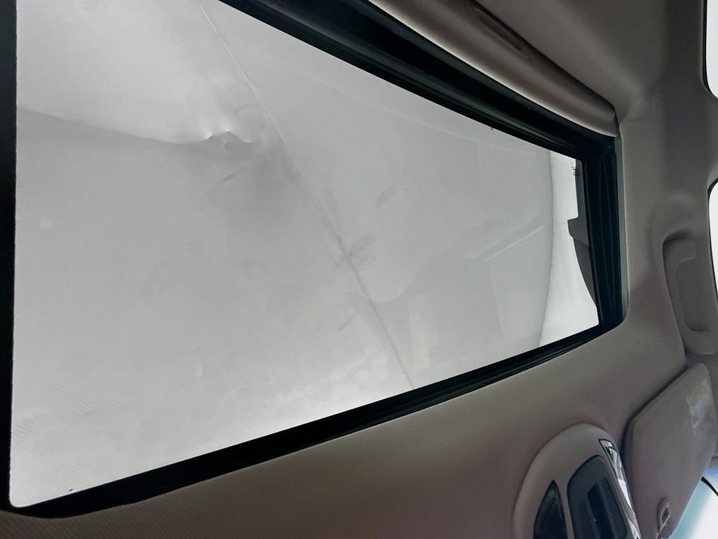 Used 2020 Crystal White Pearl Subaru Limited image 10