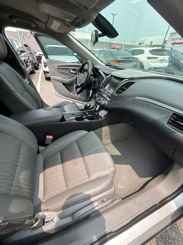 Used 2015 Silver Chevrolet LT image 24