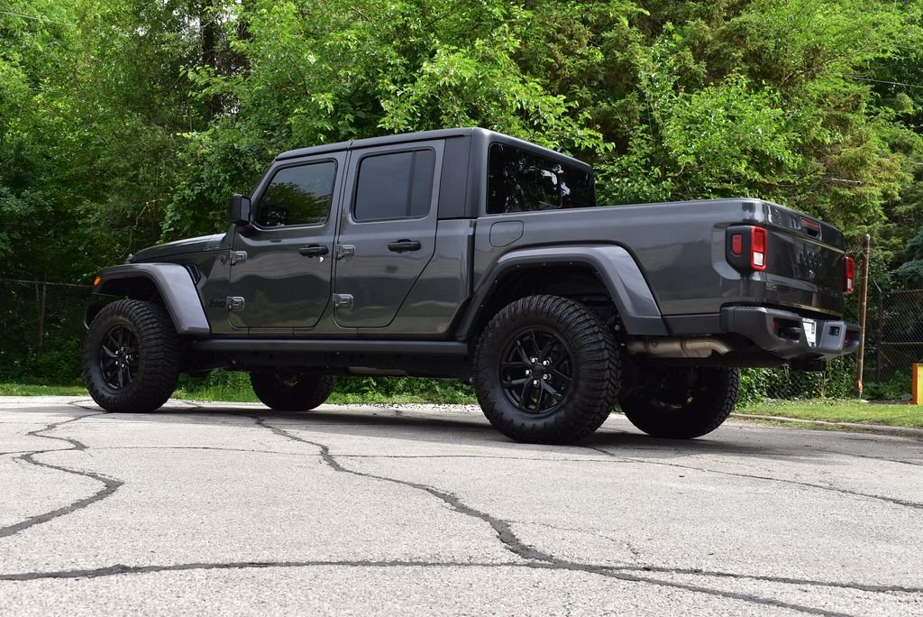 Used 2022 Crystal Metallic Jeep Sport image 20