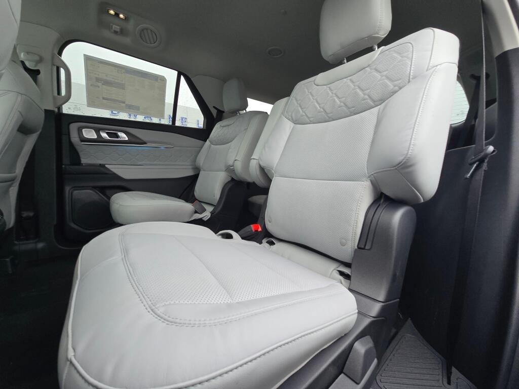 2026 Ford Explorer Platinum - Photo 15