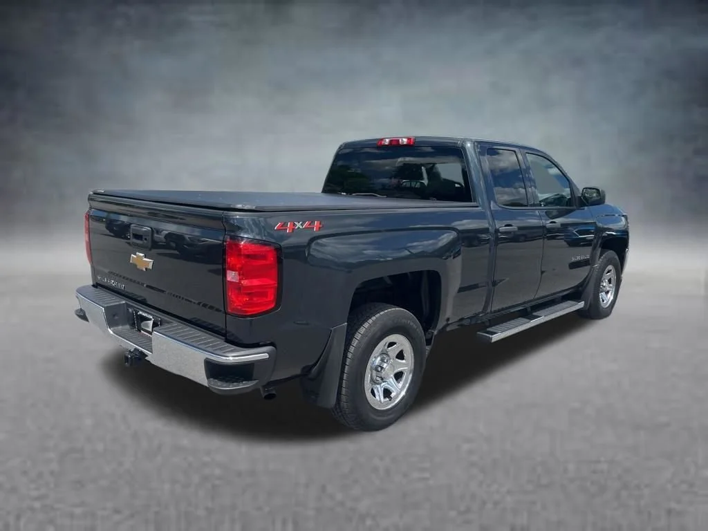 Used 2018 GRAPHITE METALLIC Chevrolet LS image 5