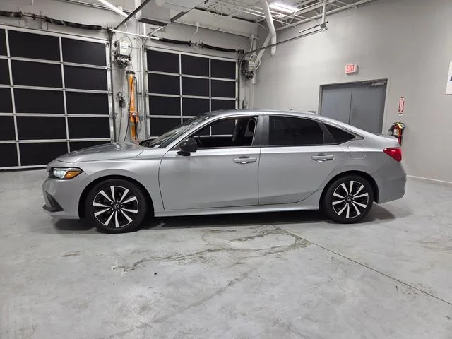 Used 2023 Silver Honda EX image 4