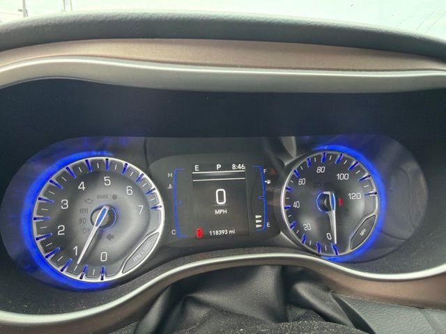 Used 2018 Gray Chrysler Touring L image 6