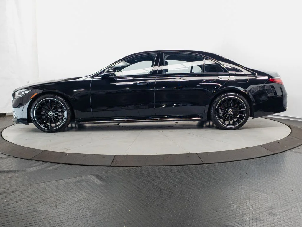 Used 2023 Black Mercedes-Benz S 580e image 4