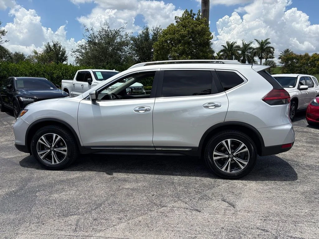 Used 2018 Silver Nissan SL image 12