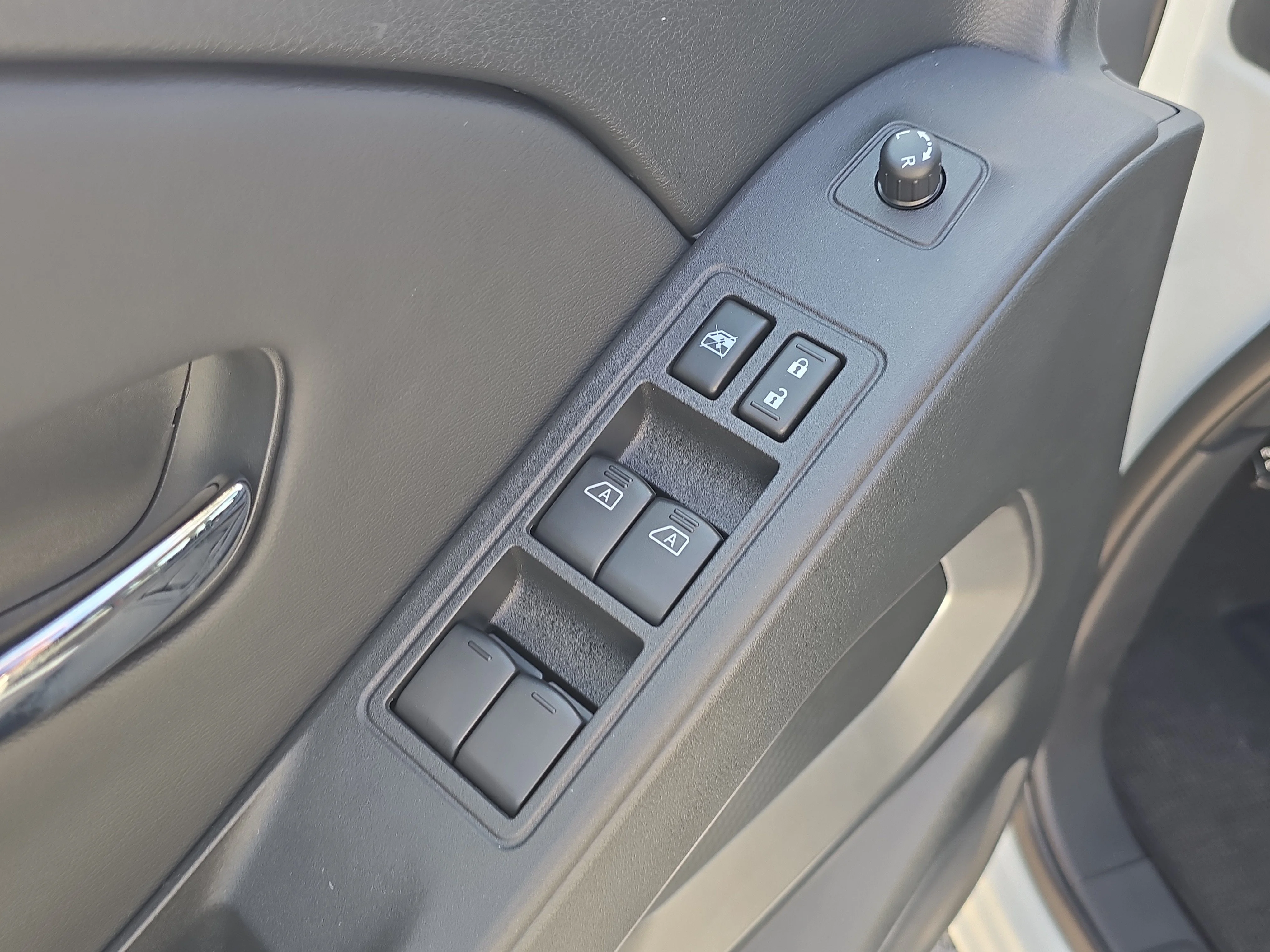 New 2026 Glacier White Nissan Crew Cab SV image 19
