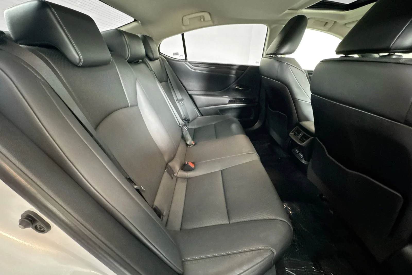 Used 2023 White Lexus ES 350 image 26