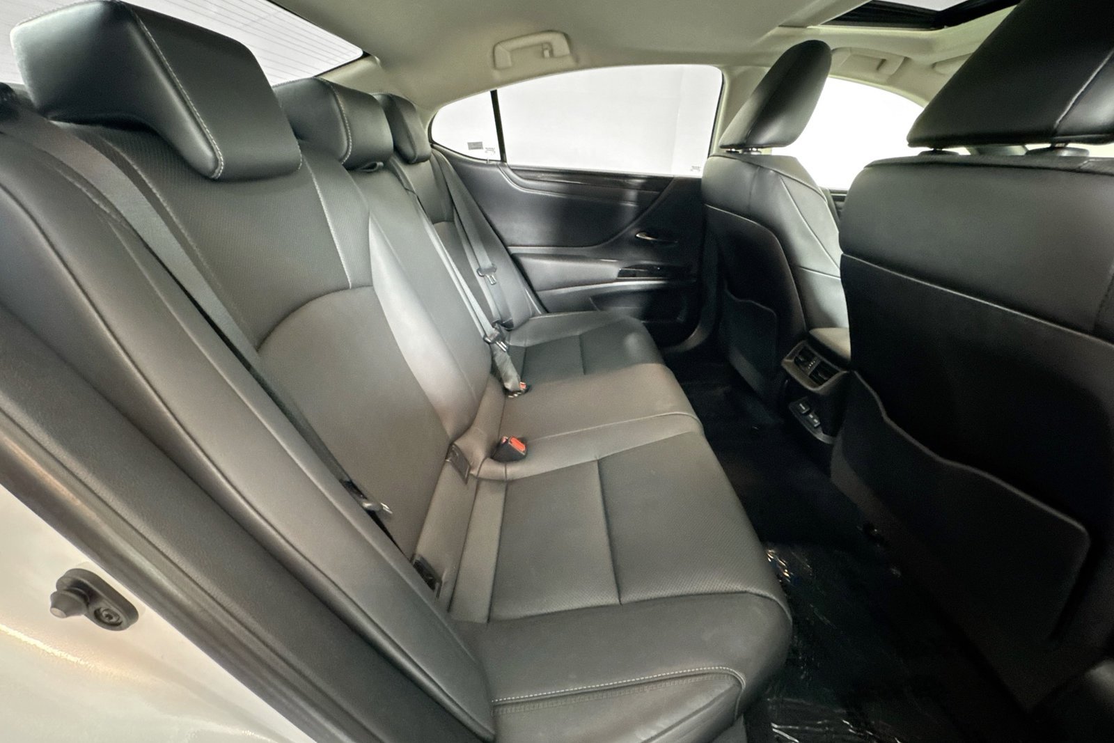 Used 2023 White Lexus ES 350 image 26