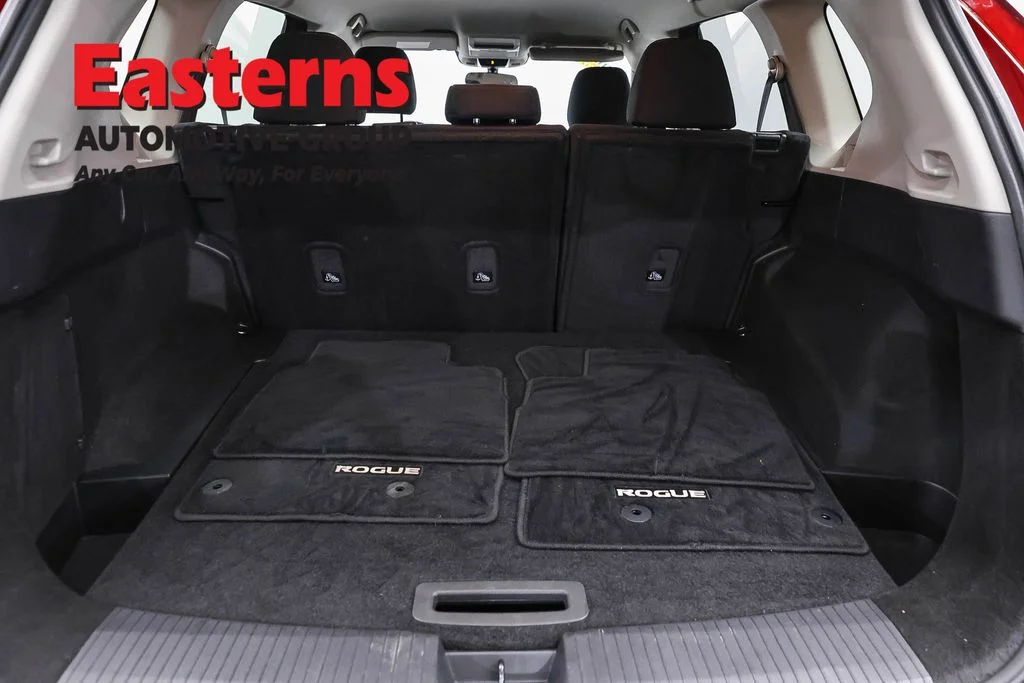 Used 2023 Red Nissan S image 9