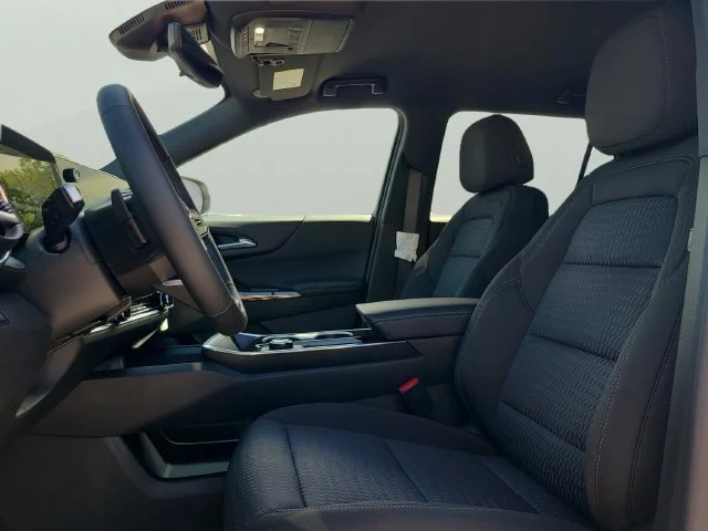 New 2027 Summit White Chevrolet LT image 22
