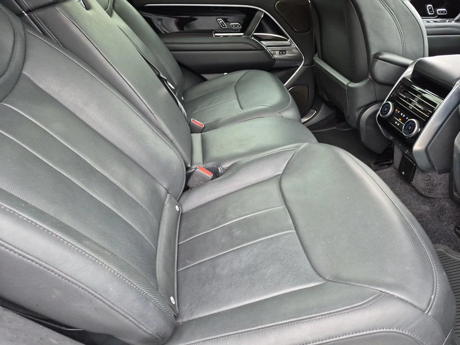Used 2023 Eiger Grey Metallic Land Rover Autobiography image 36