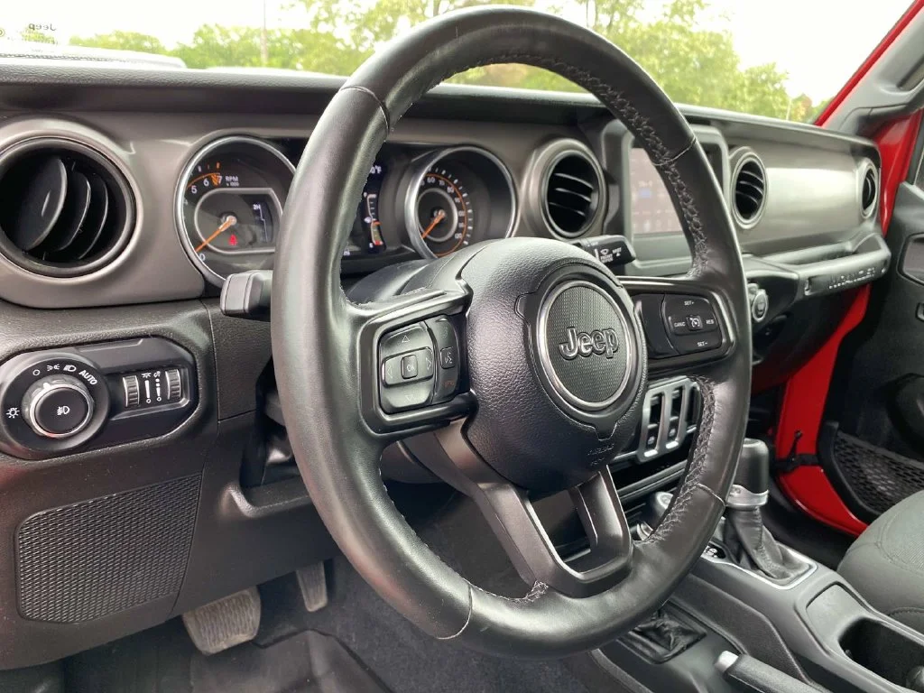 Used 2022 Red Jeep Sport S image 11