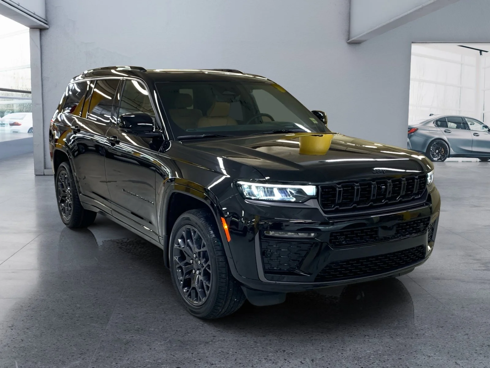 New 2026 Diamond Black Crystal Pearl Jeep Summit image 7