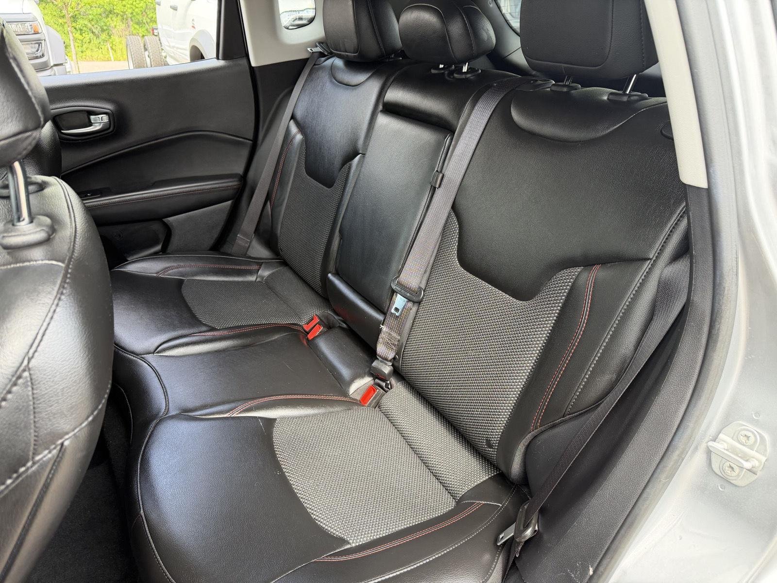 Used 2021 Billet Silver Metallic Clearcoat Jeep Trailhawk image 17