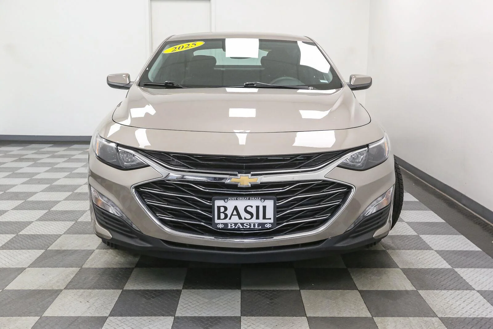 Used 2025 Mineral Gray Metallic Chevrolet LT image 3