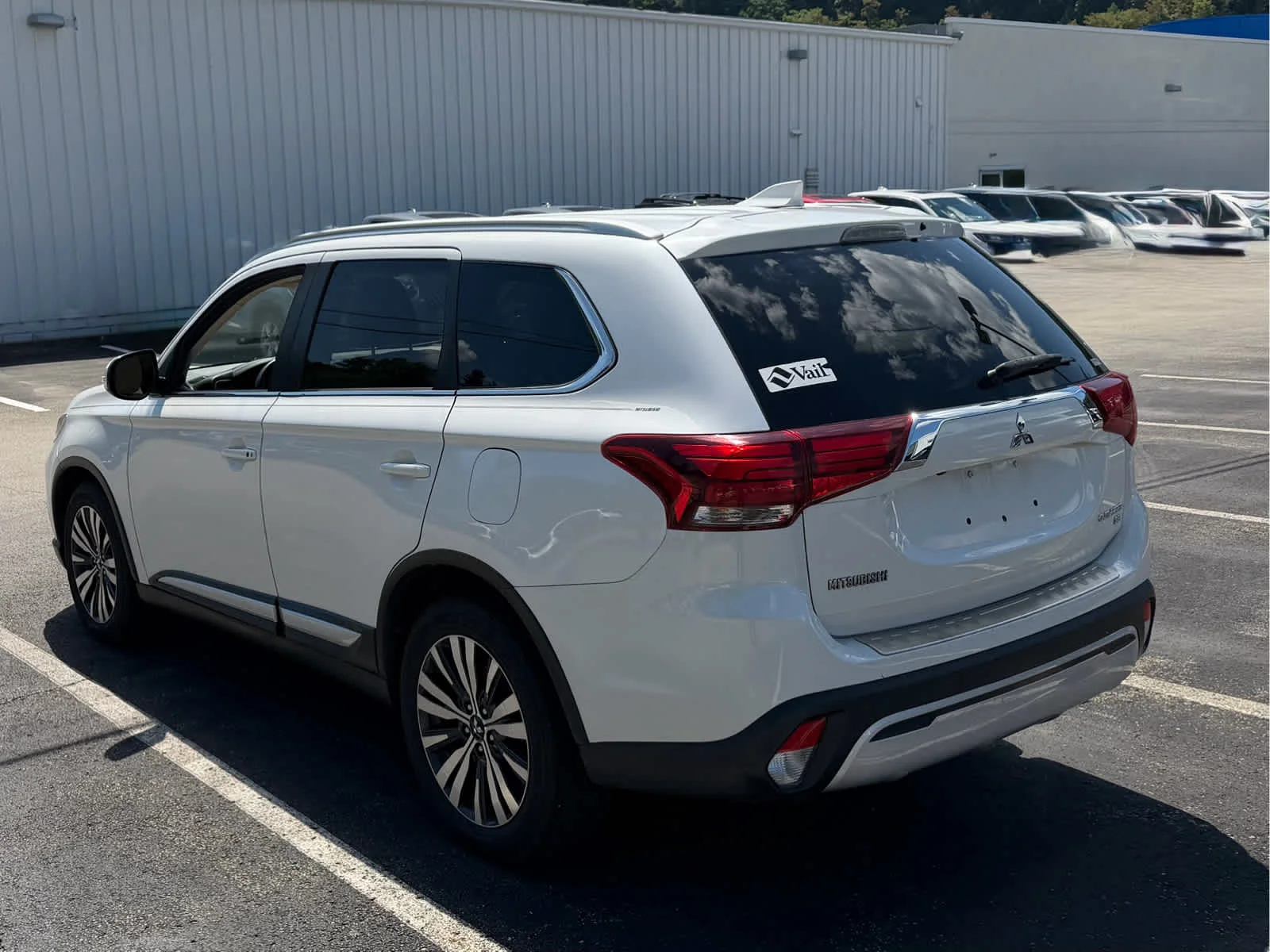 Used 2019 Pearl White Mitsubishi SEL image 5